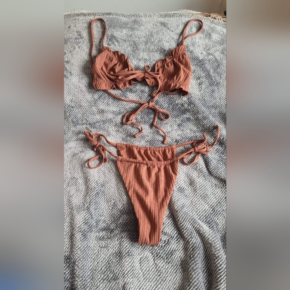 Bikini - Picture 1 of 1